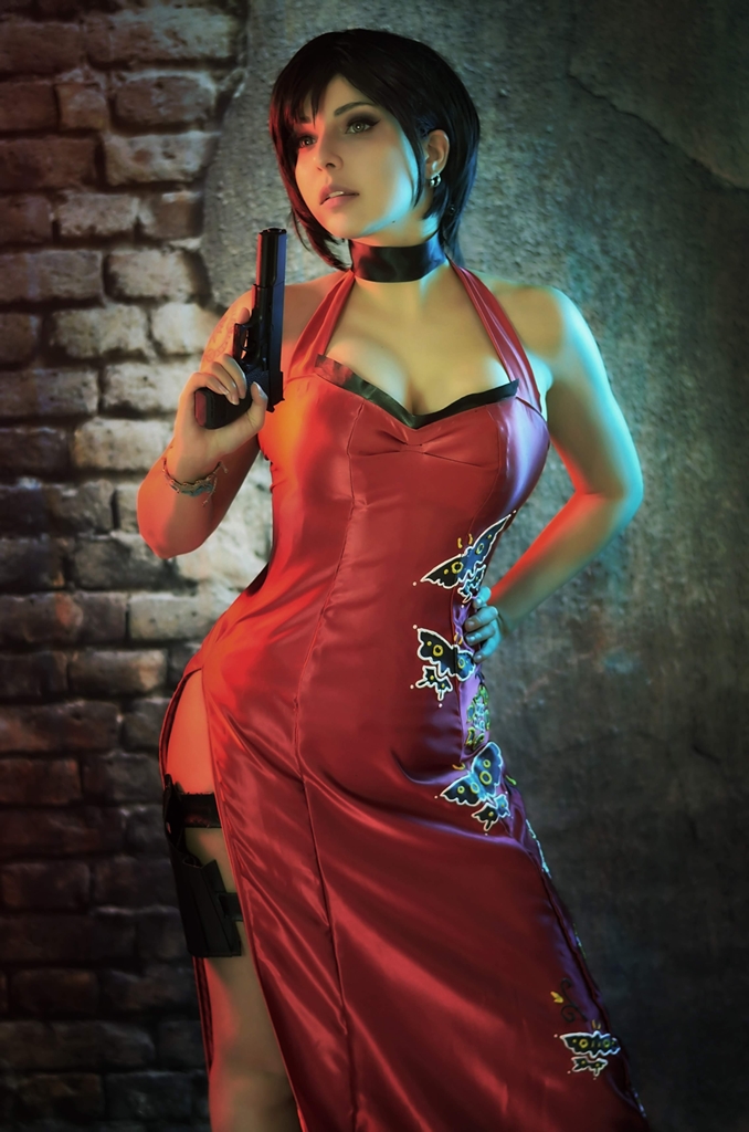 Косплей двуличной Ada Wong из Resident Evil от Shermie