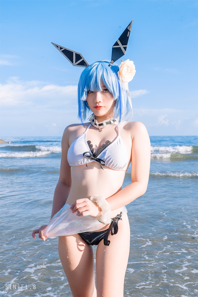 Косплей линкора Gascogne в купальнике из Azur Lane от Messie Huang