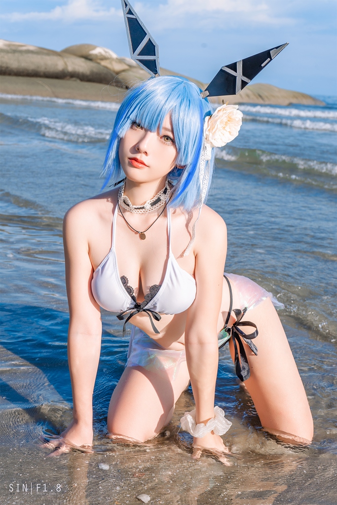 Косплей линкора Gascogne в купальнике из Azur Lane от Messie Huang
