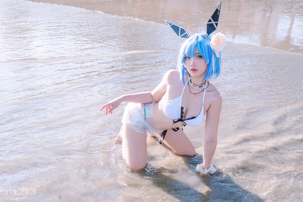 Косплей линкора Gascogne в купальнике из Azur Lane от Messie Huang