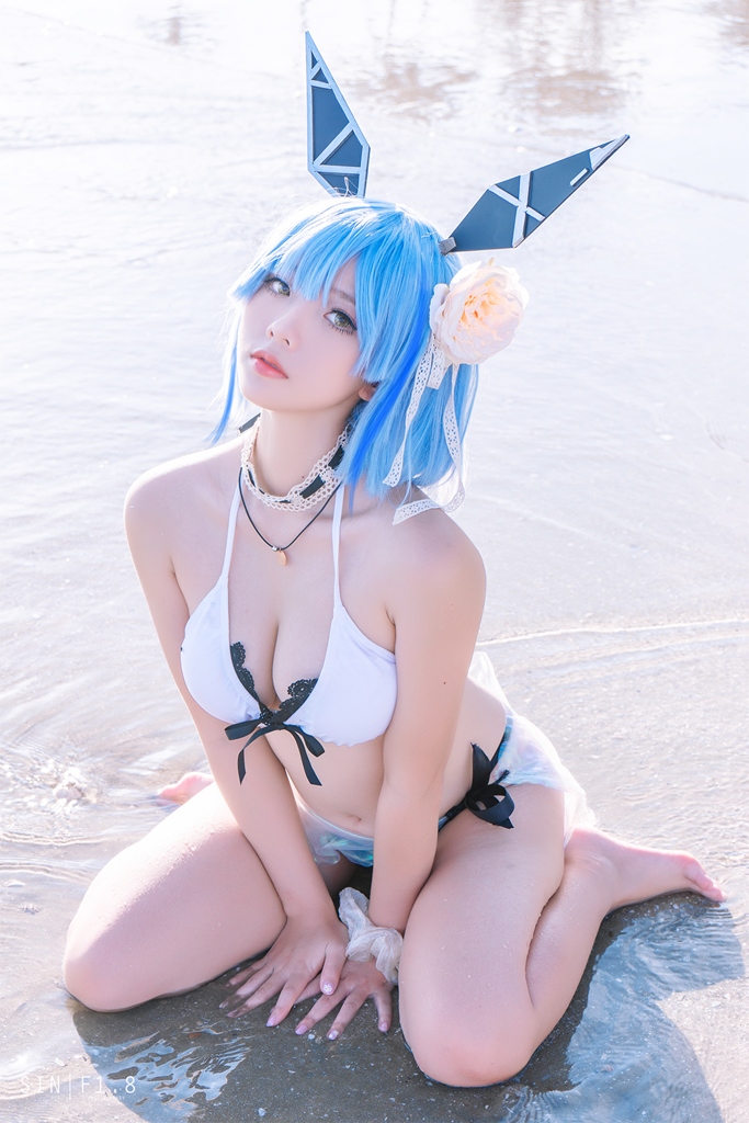 Косплей линкора Gascogne в купальнике из Azur Lane от Messie Huang
