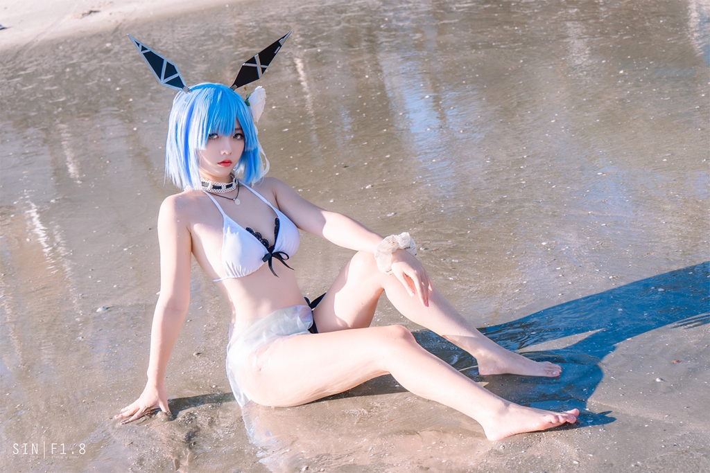 Косплей линкора Gascogne в купальнике из Azur Lane от Messie Huang