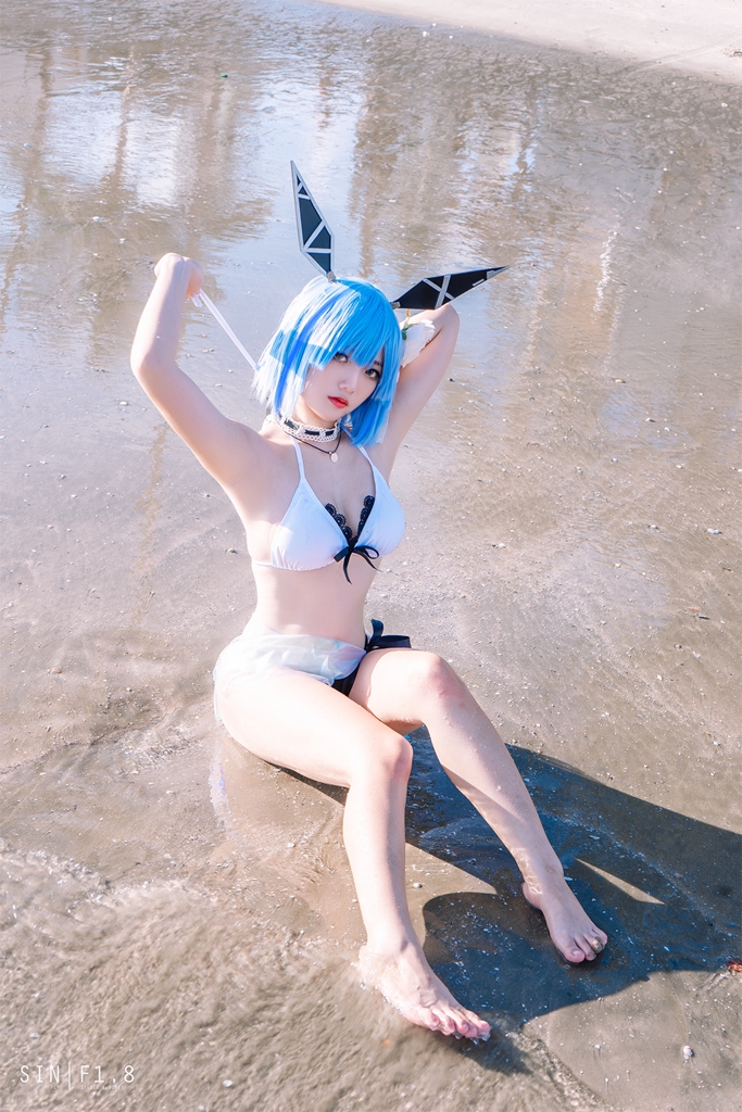 Косплей линкора Gascogne в купальнике из Azur Lane от Messie Huang
