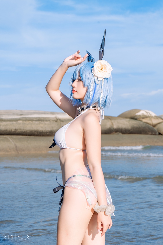 Косплей линкора Gascogne в купальнике из Azur Lane от Messie Huang