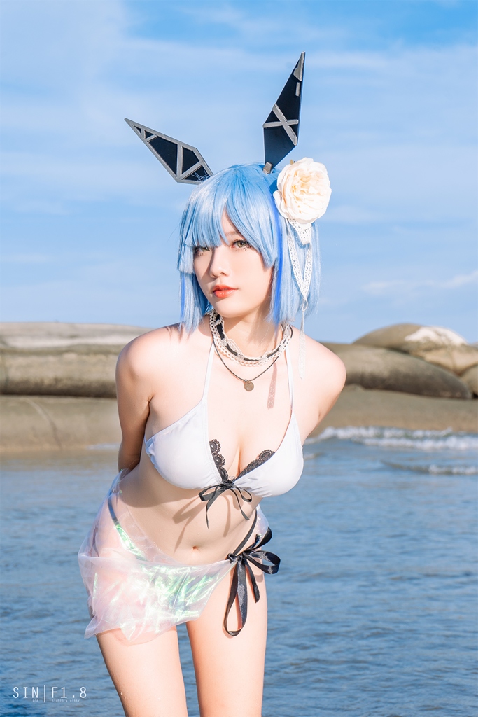 Косплей линкора Gascogne в купальнике из Azur Lane от Messie Huang