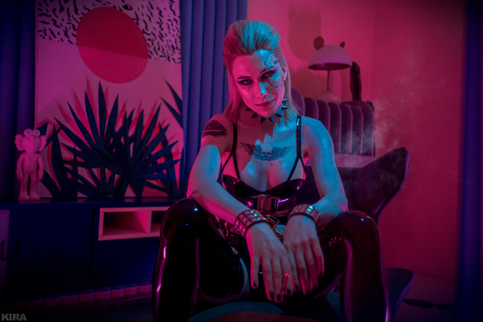 Косплей V и Meredith Stout из Cyberpunk 2077 от Alexandra Boychuk и Frau_Haku