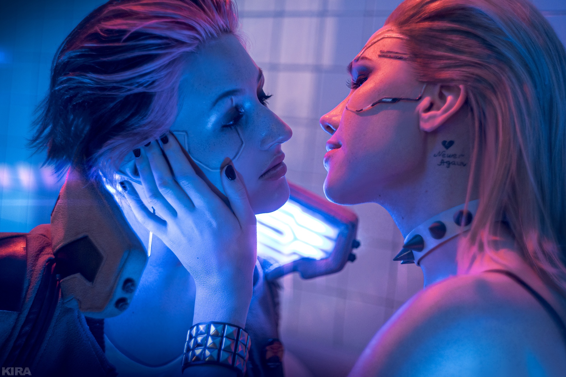 Косплей V и Meredith Stout из Cyberpunk 2077 от Alexandra Boychuk и Frau_Haku
