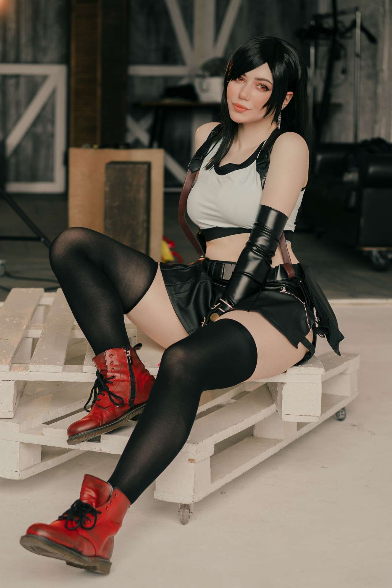 Косплей бародержательницы Tifa Lockhart из Final Fantasy VII от Alina Becker
