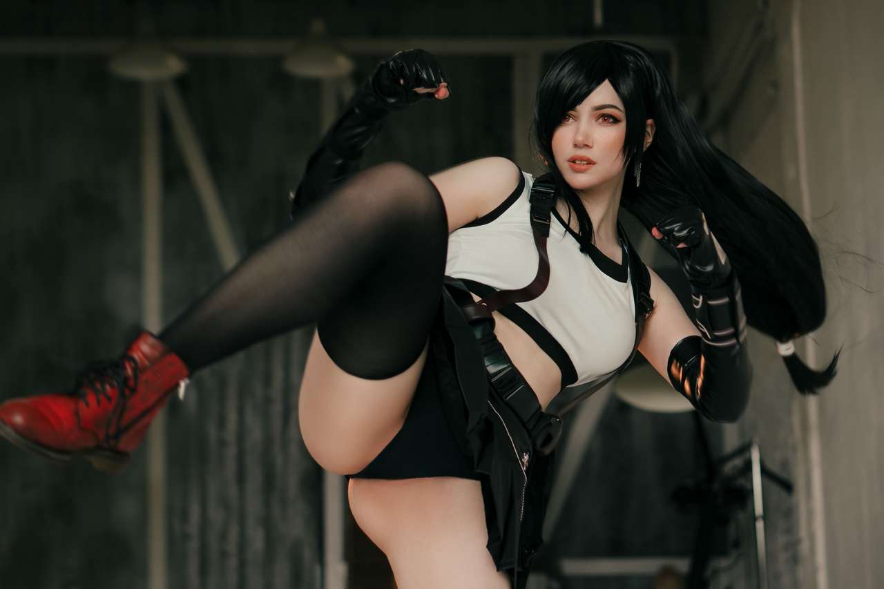 Косплей бародержательницы Tifa Lockhart из Final Fantasy VII от Alina Becker