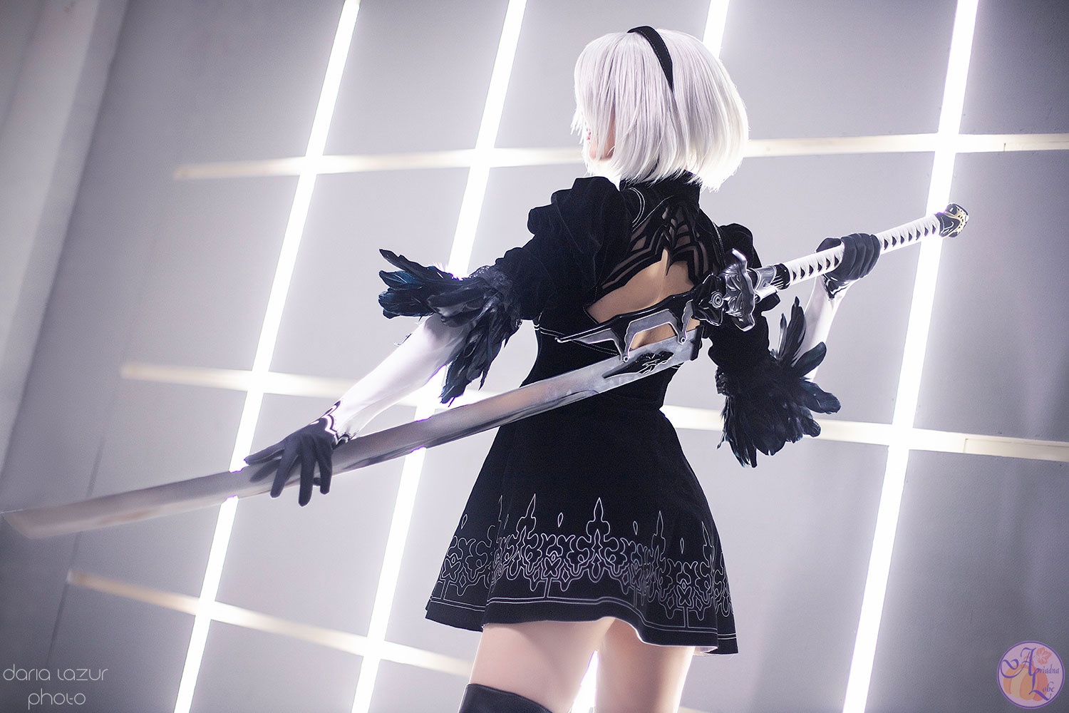 Косплей боевого андройда 2B из NieR: Automata от Ariadna Lobe