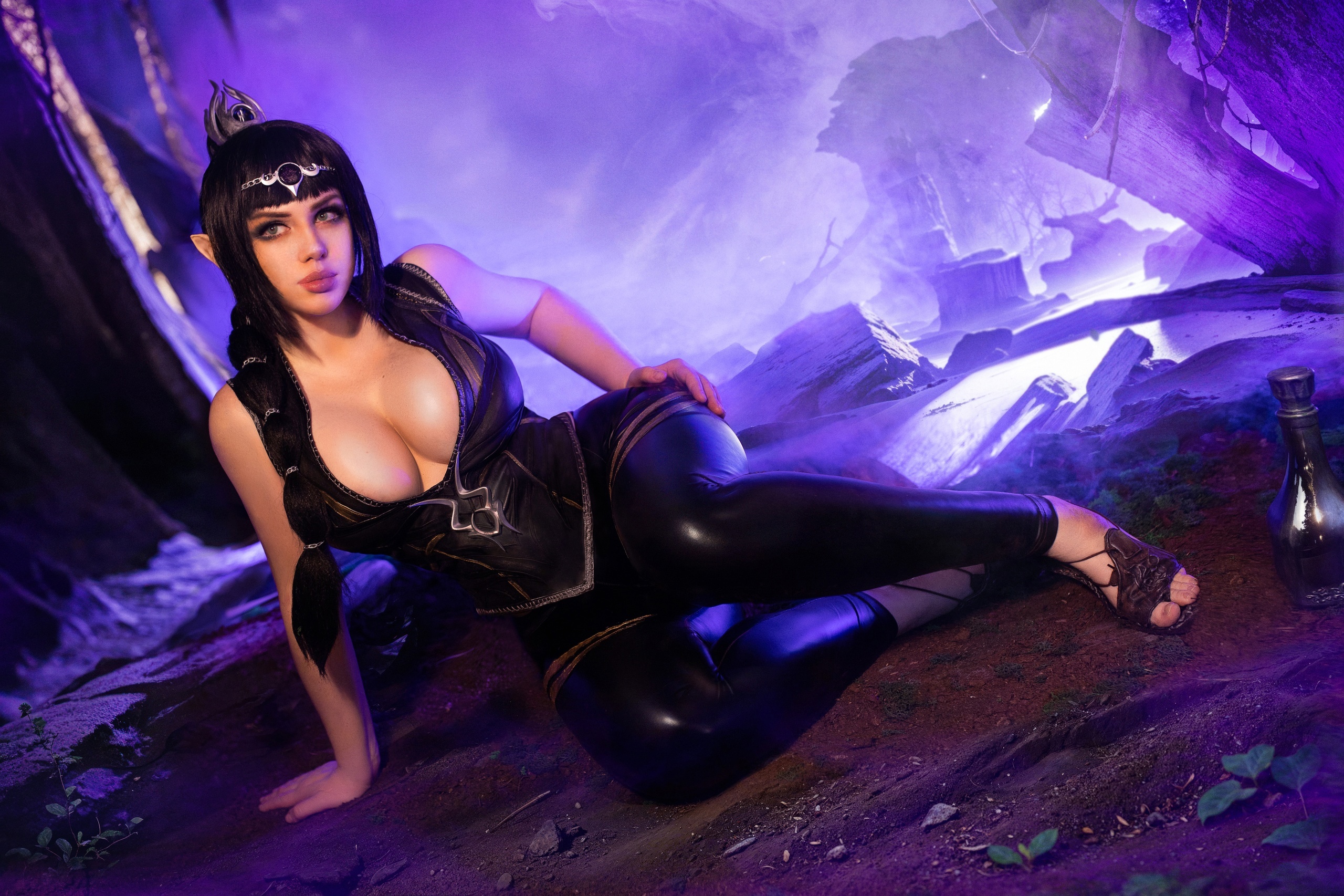 Косплей темной ученицы Шар Shadowheart из Baldur's Gate 3 от Alice Cosplay