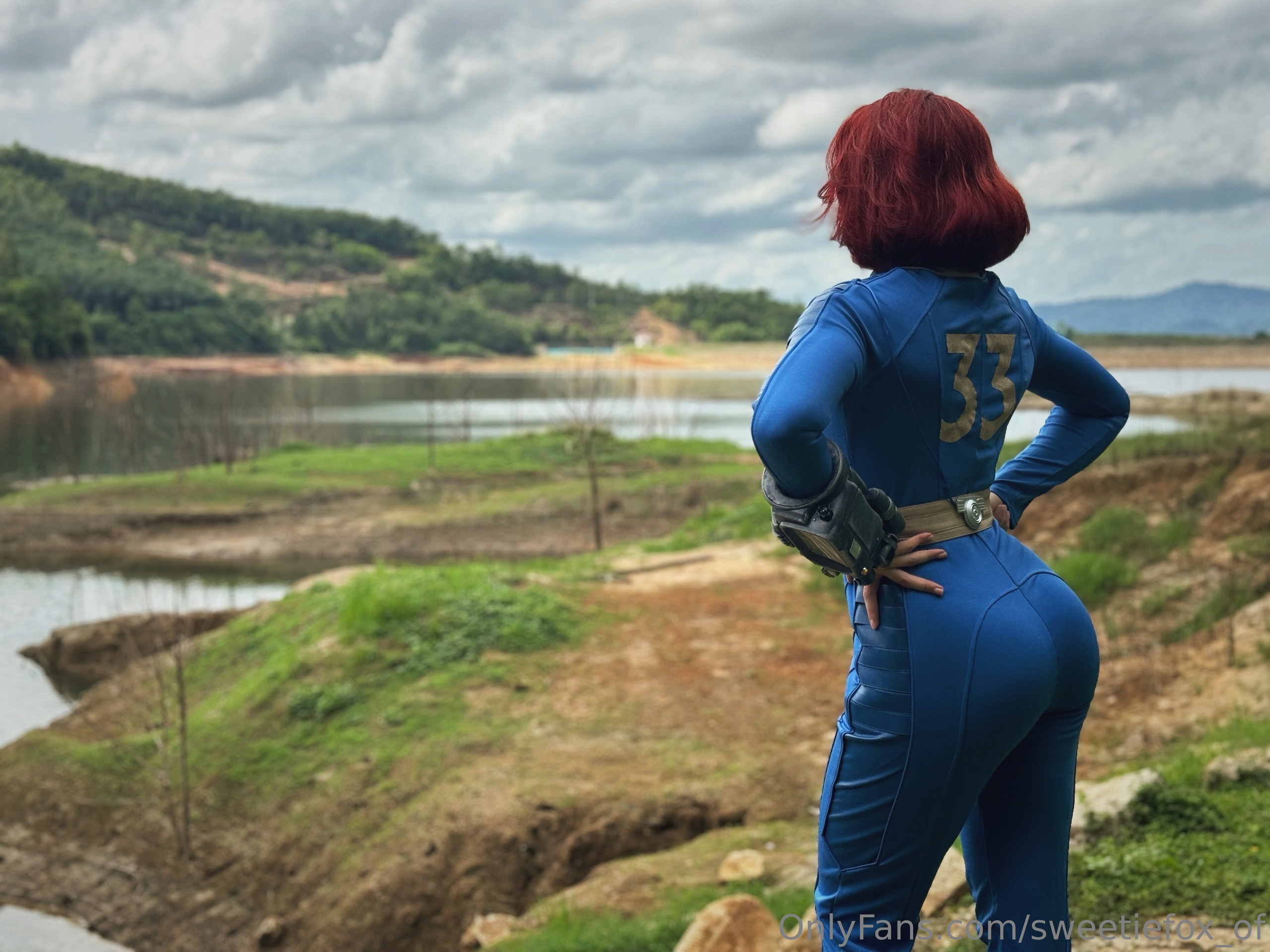 Косплей жительницы убежища 33 из серии игр Fallout от SweetieFox
