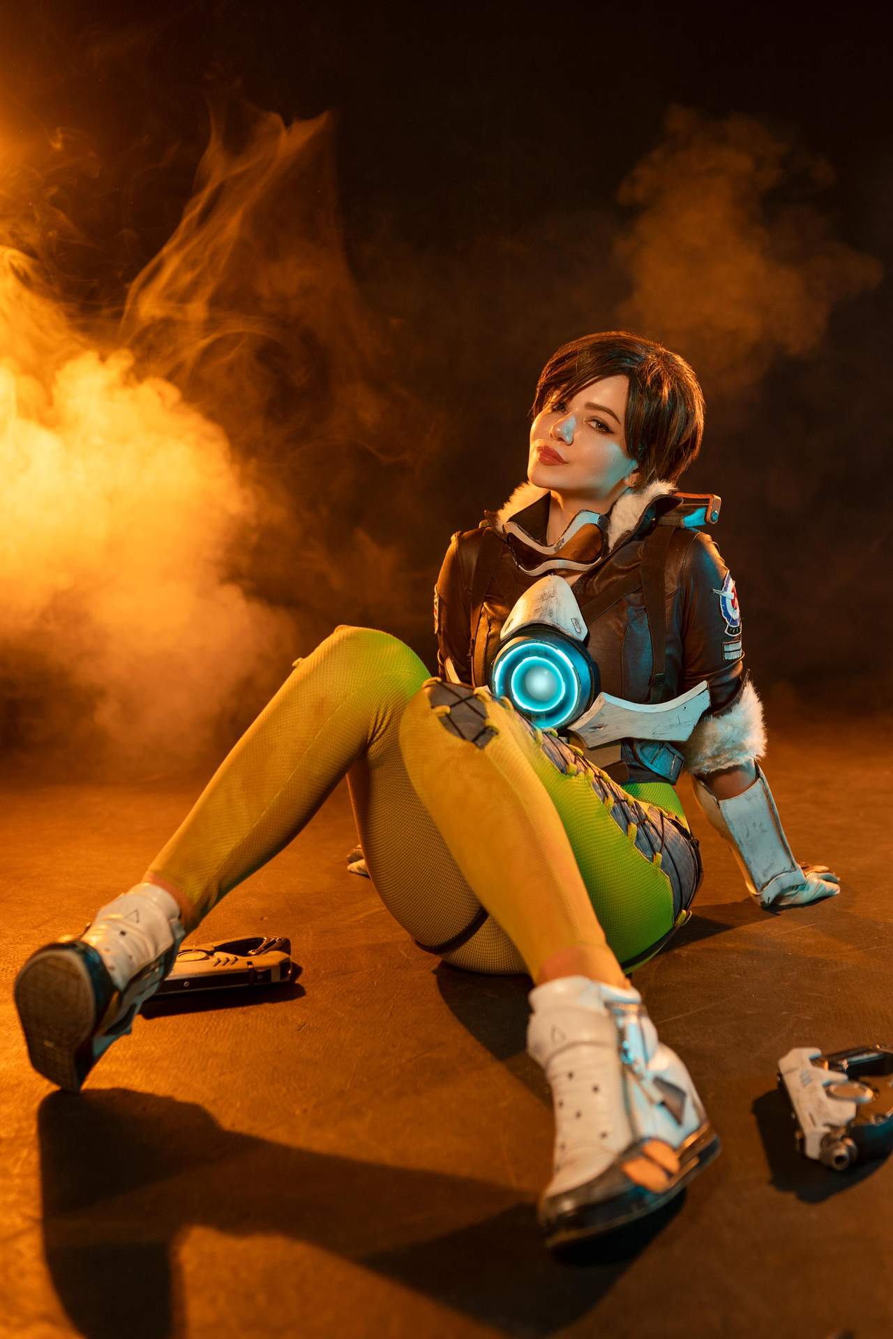 Косплей Lena Oxton более известной как Tracer из дилогии Overwatch от Alina Becker