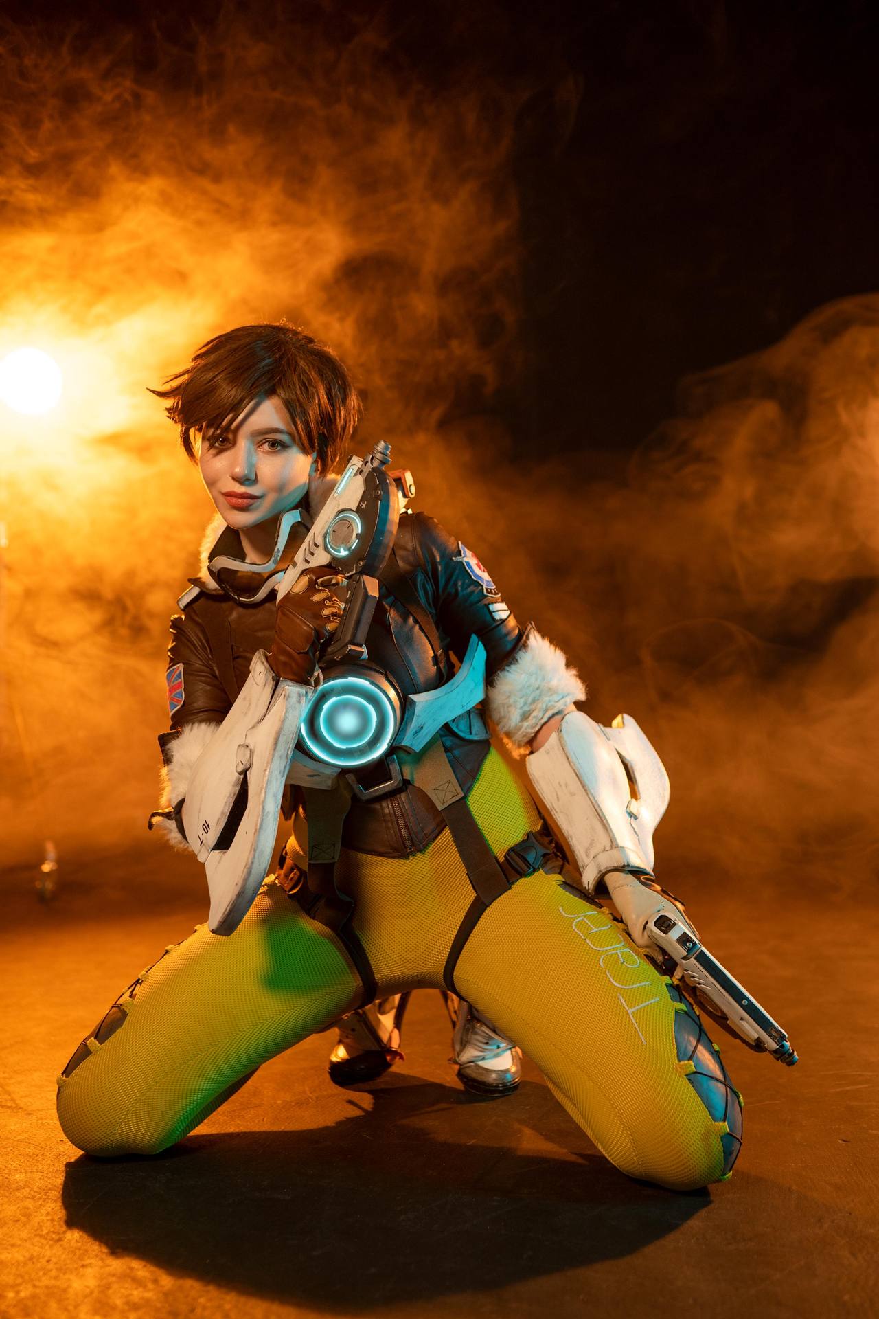Косплей Lena Oxton более известной как Tracer из дилогии Overwatch от Alina Becker