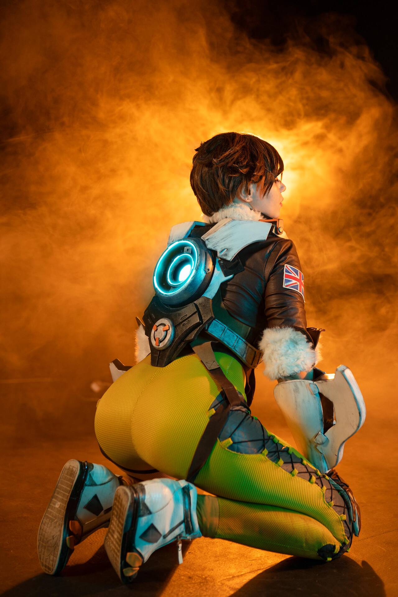 Косплей Lena Oxton более известной как Tracer из дилогии Overwatch от Alina Becker