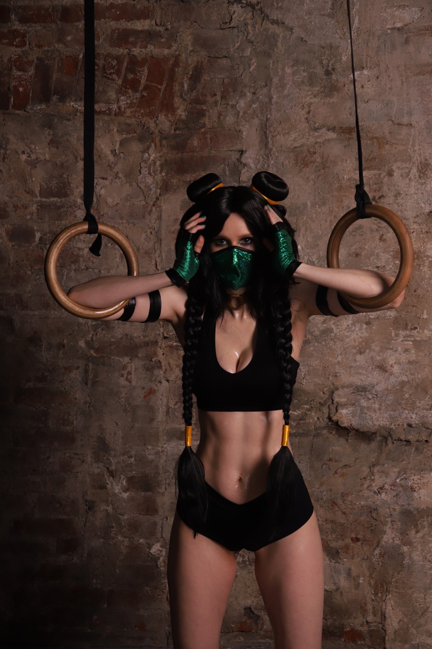 Косплей охранницы Jade из серии файтингов Mortal Kombat от KittiLittl