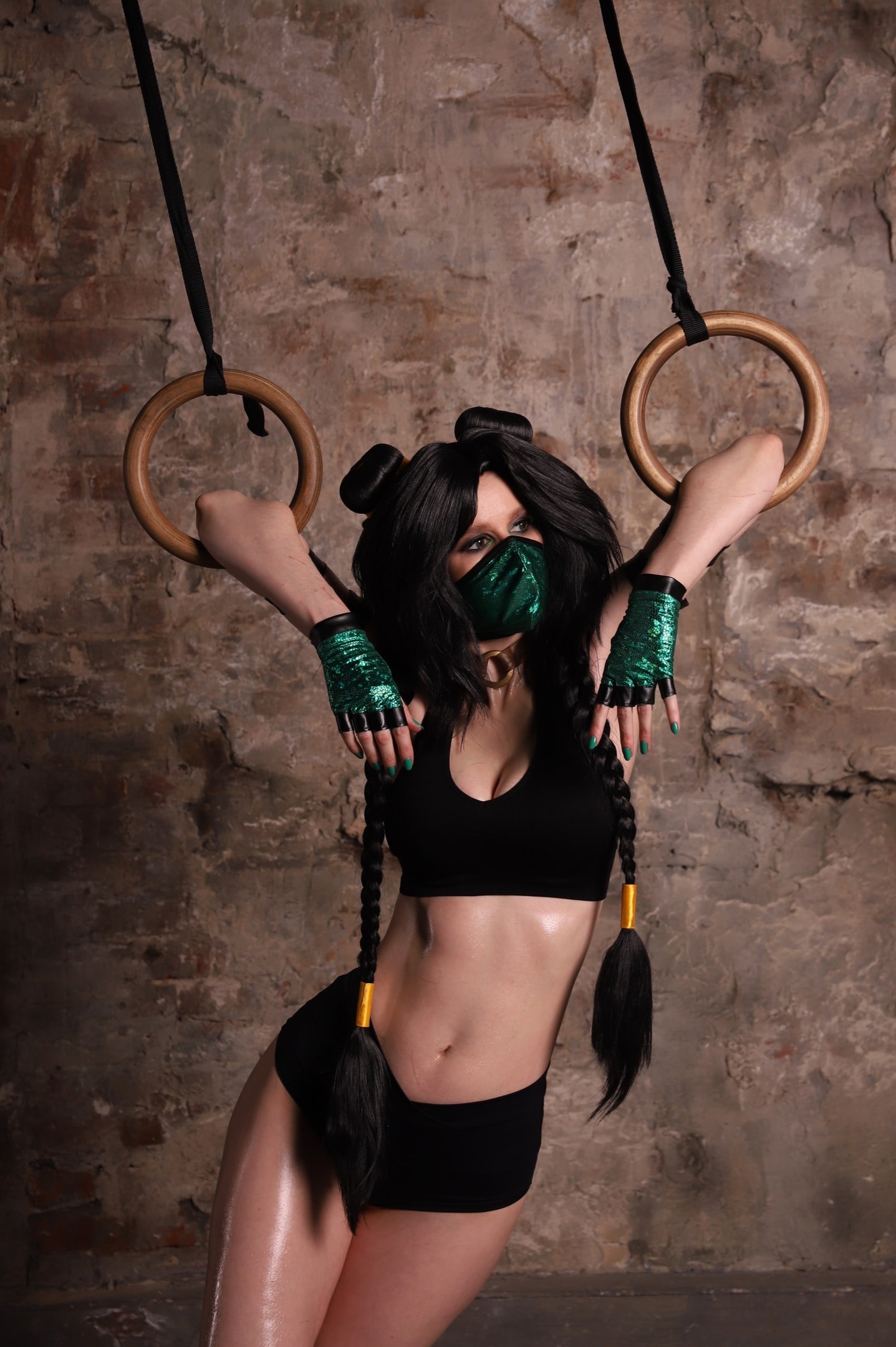Косплей охранницы Jade из серии файтингов Mortal Kombat от KittiLittl