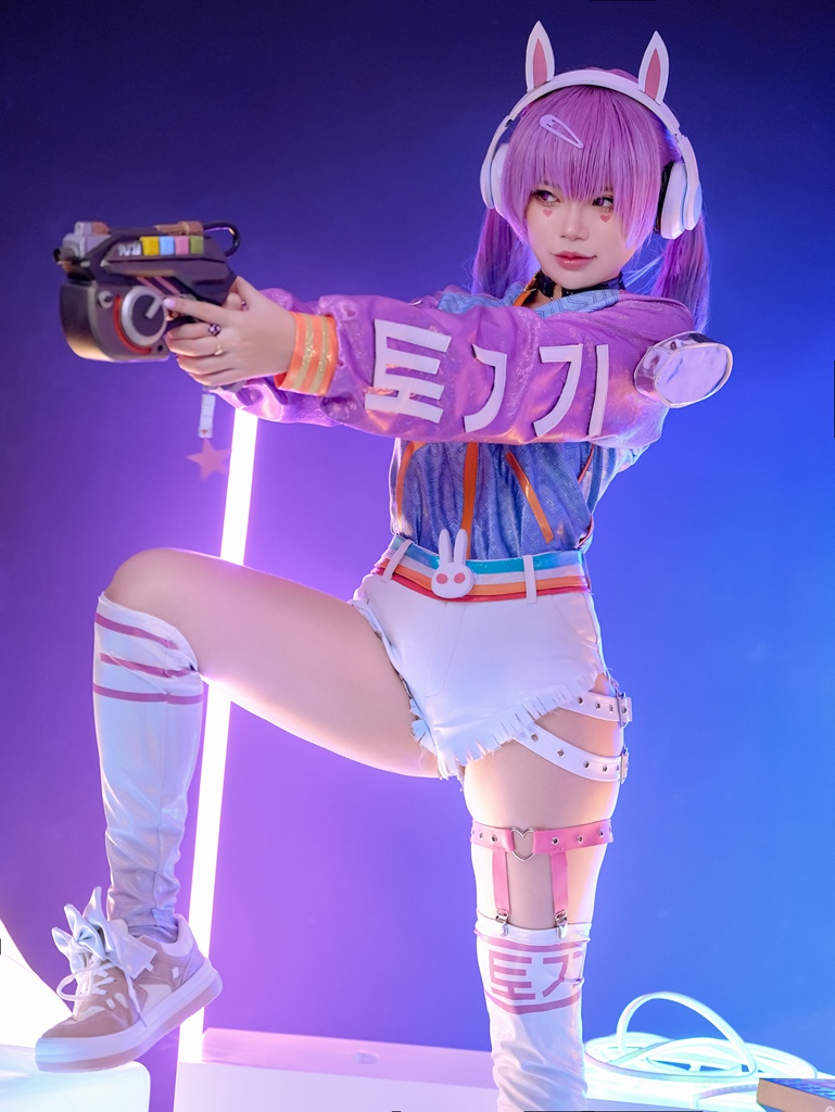 Косплей D.Va в скине EDM из Overwatch от ZinieQ