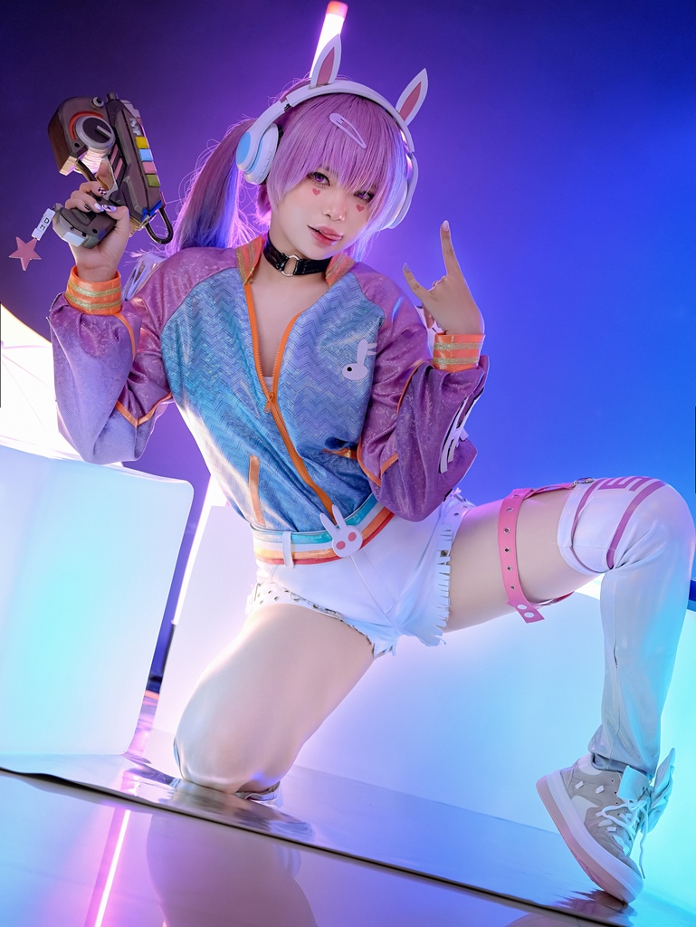 Косплей D.Va в скине EDM из Overwatch от ZinieQ