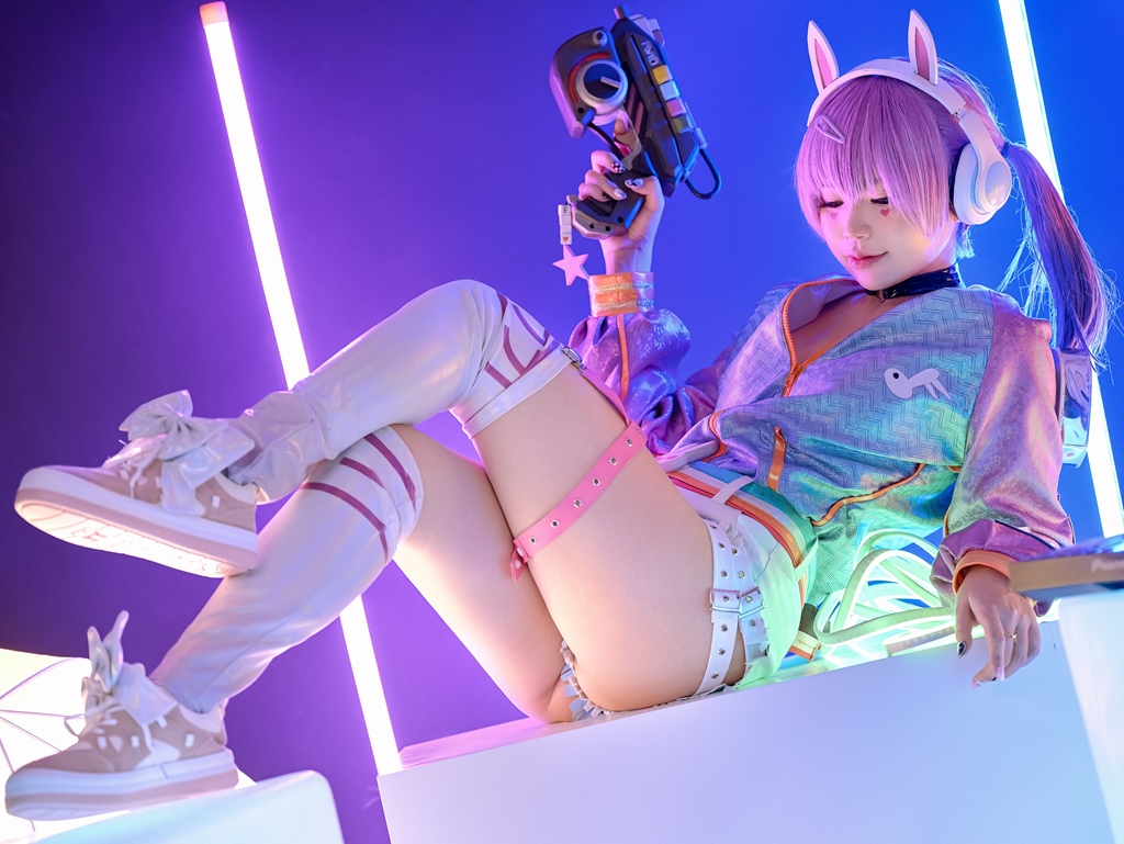 Косплей D.Va в скине EDM из Overwatch от ZinieQ