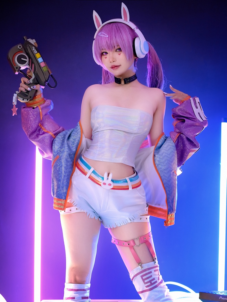 Косплей D.Va в скине EDM из Overwatch от ZinieQ