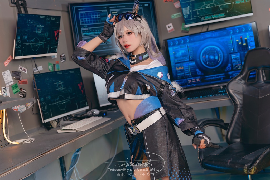 Косплей гениальной хакерши Silver Wolf из Honkai: Star Rail от Yaokoututu