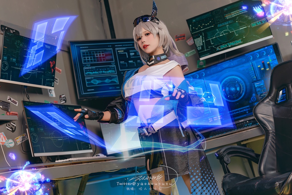 Косплей гениальной хакерши Silver Wolf из Honkai: Star Rail от Yaokoututu