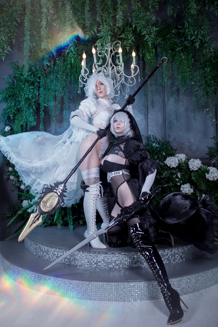 Косплей двух 2b в откровенных свадебных нарядах из Nier Automata от Agflower и Sevir 1