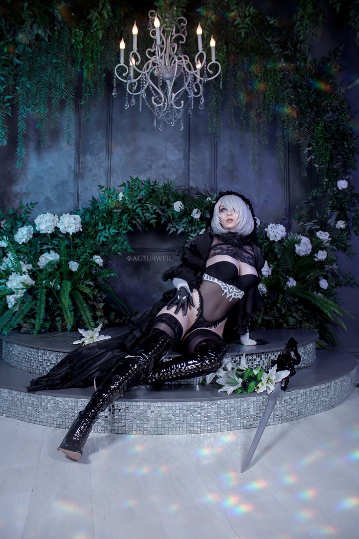 Косплей двух 2b в откровенных свадебных нарядах из Nier Automata от Agflower и Sevir 3