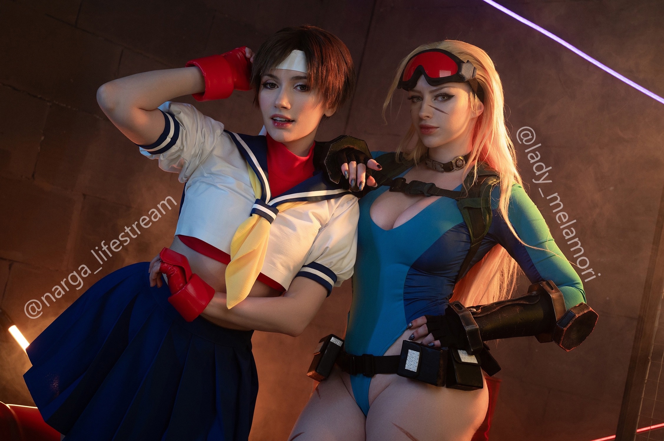 Косплей Cammy White и Sakura Kasugano из файтингов Street Fighter от Lady Melamori и Narga Lifestream 3