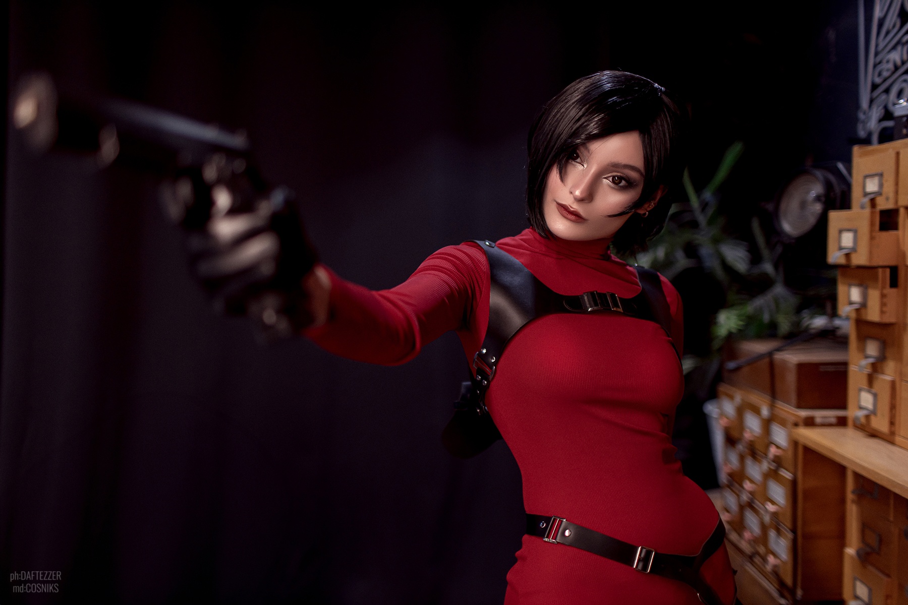 Косплей Ada Wong из сурвайвл хоррора Resident Evil 4 Remake от Cosniks Cosplay 6