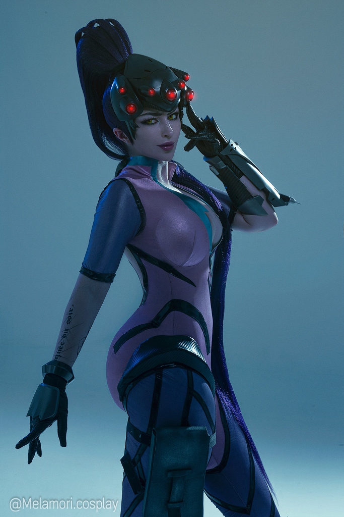 Косплей архетипичной снайперши Widowmaker из Overwatch от Lady Melamori 6