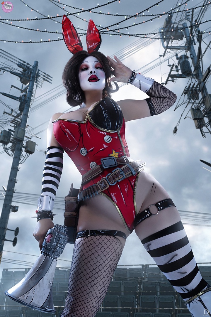 Косплей бародержательницы Mad Moxxi из серии Borderlands от Zoe Volf 1
