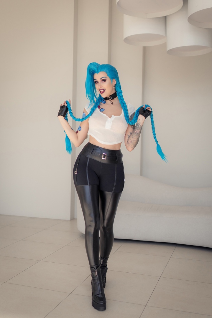 Косплей безумной Jinx, она же Powder, из League Of Legends и Arcane от Lera Himera 1