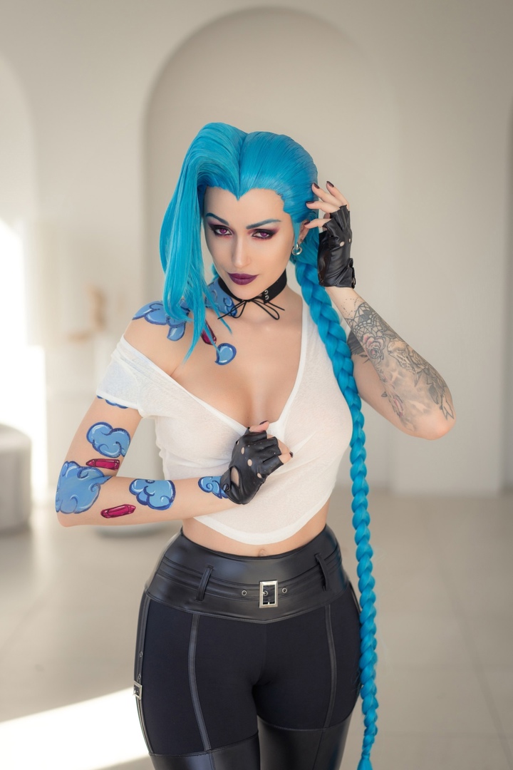Косплей безумной Jinx, она же Powder, из League Of Legends и Arcane от Lera Himera 2