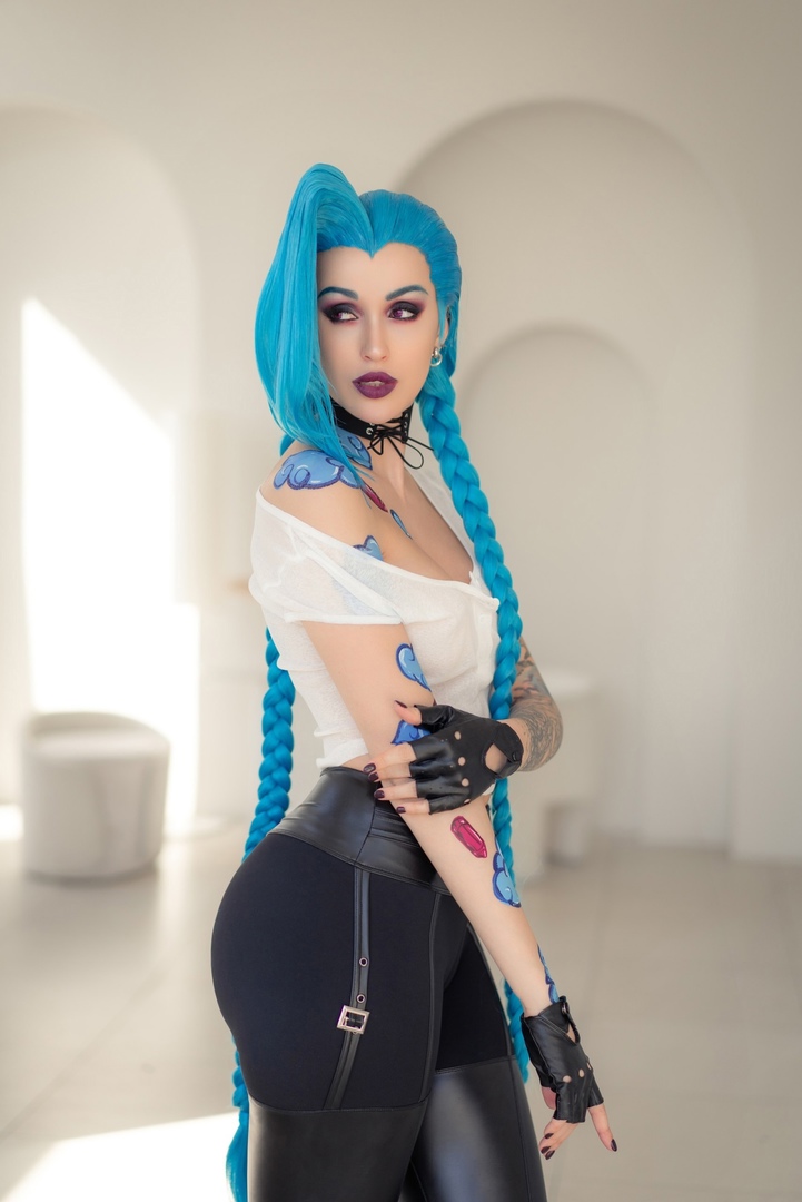 Косплей безумной Jinx, она же Powder, из League Of Legends и Arcane от Lera Himera 3