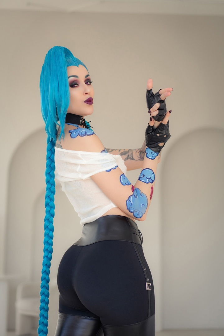 Косплей безумной Jinx, она же Powder, из League Of Legends и Arcane от Lera Himera 4