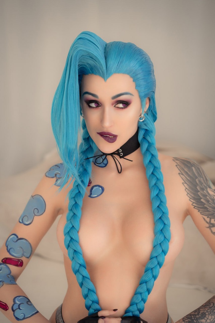 Косплей безумной Jinx, она же Powder, из League Of Legends и Arcane от Lera Himera 9