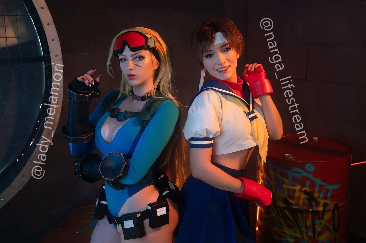 Косплей боевой Cammy White и Sakura из серии файтингов Street Fighter от Lady Melamori и Narga Aoki 2