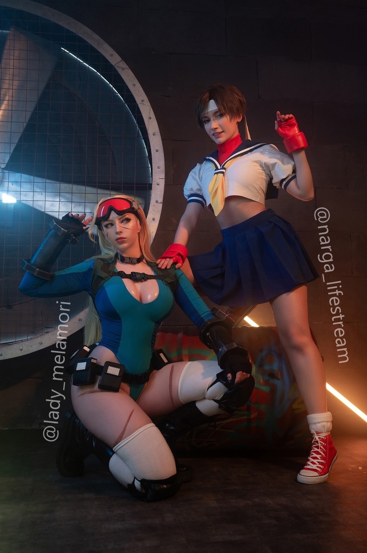 Косплей боевой Cammy White и Sakura из серии файтингов Street Fighter от Lady Melamori и Narga Aoki 3