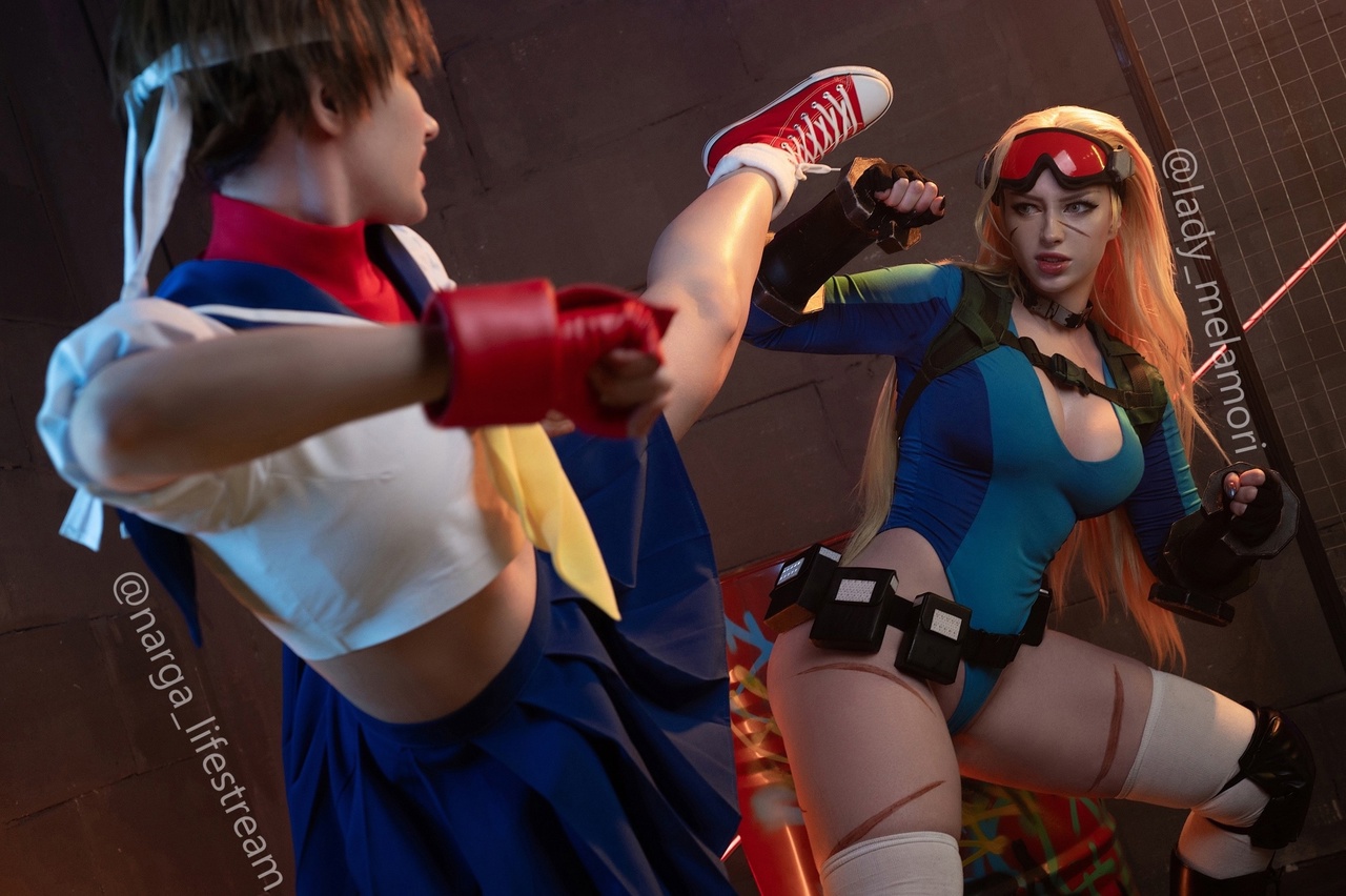 Косплей боевой Cammy White и Sakura из серии файтингов Street Fighter от Lady Melamori и Narga Aoki 6
