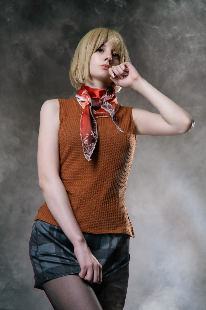 Косплей девчонок Ada Wong и Ashley из Resident Evil 4 от Red Saya и Mnbn A 10
