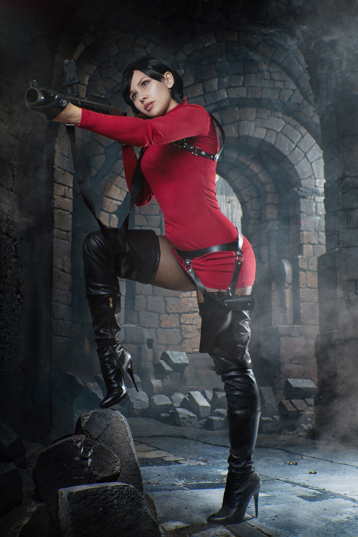 Косплей девчонок Ada Wong и Ashley из Resident Evil 4 от Red Saya и Mnbn A 3