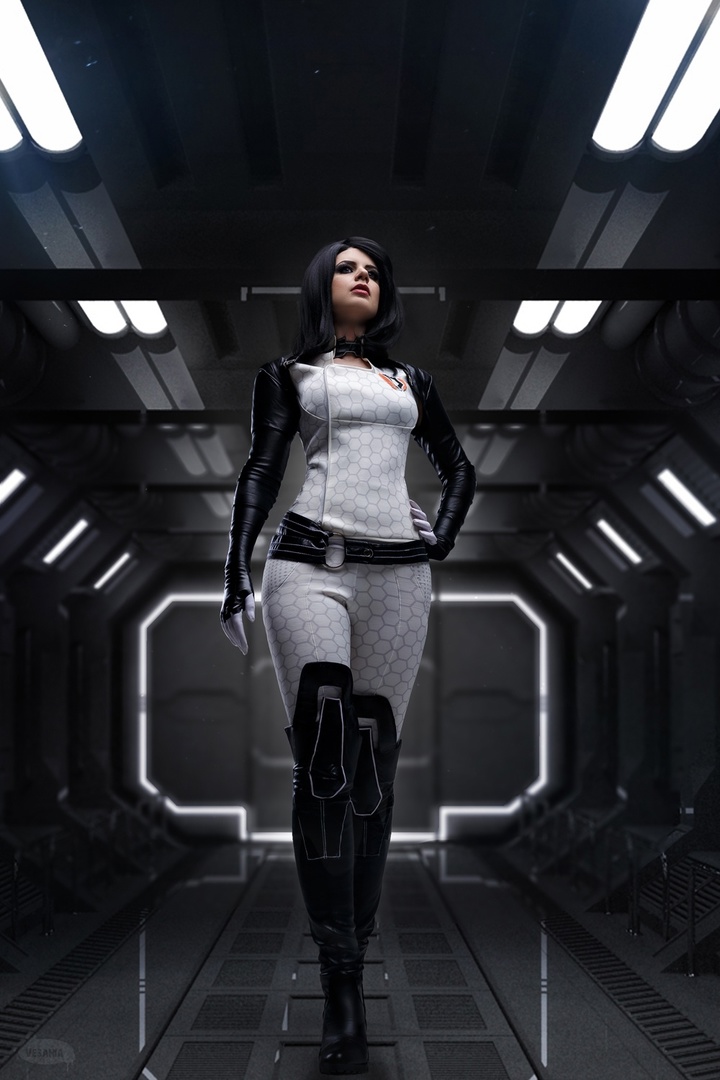 Косплей генетически модифицированной Miranda Lawson из серии Mass Effect от Aneli 1