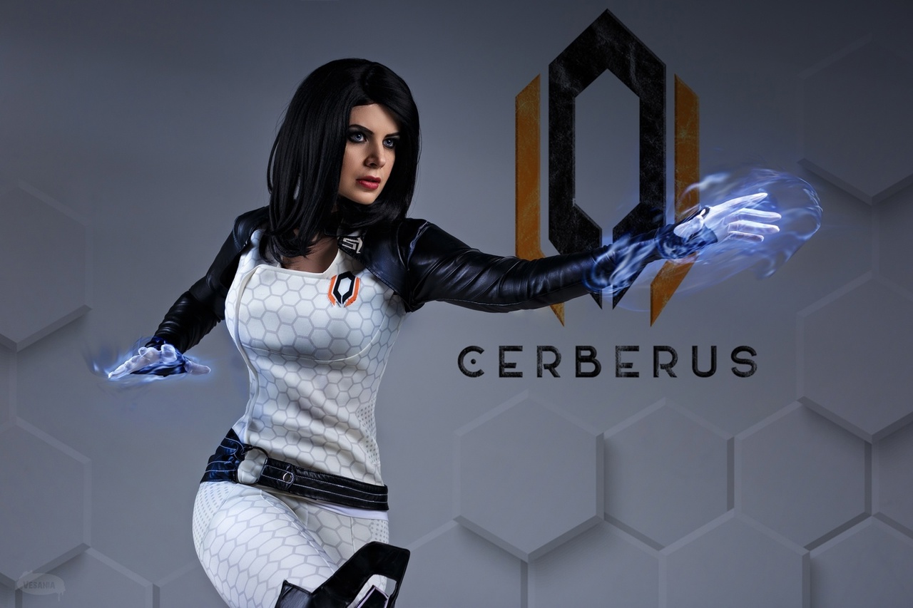 Косплей генетически модифицированной Miranda Lawson из серии Mass Effect от Aneli 10