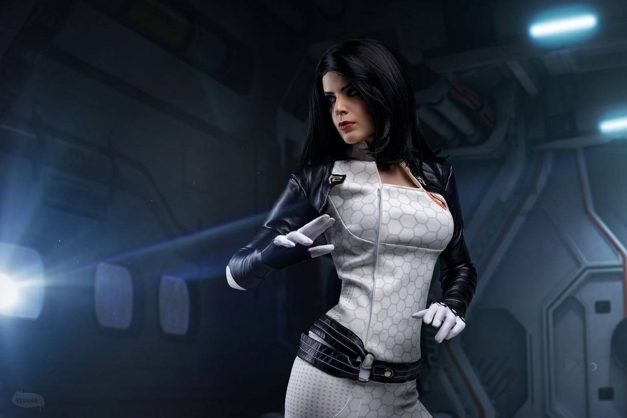 Косплей генетически модифицированной Miranda Lawson из серии Mass Effect от Aneli 3