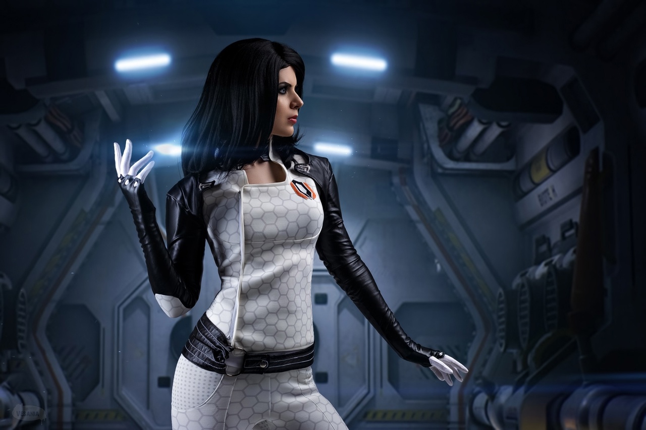 Косплей генетически модифицированной Miranda Lawson из серии Mass Effect от Aneli 9