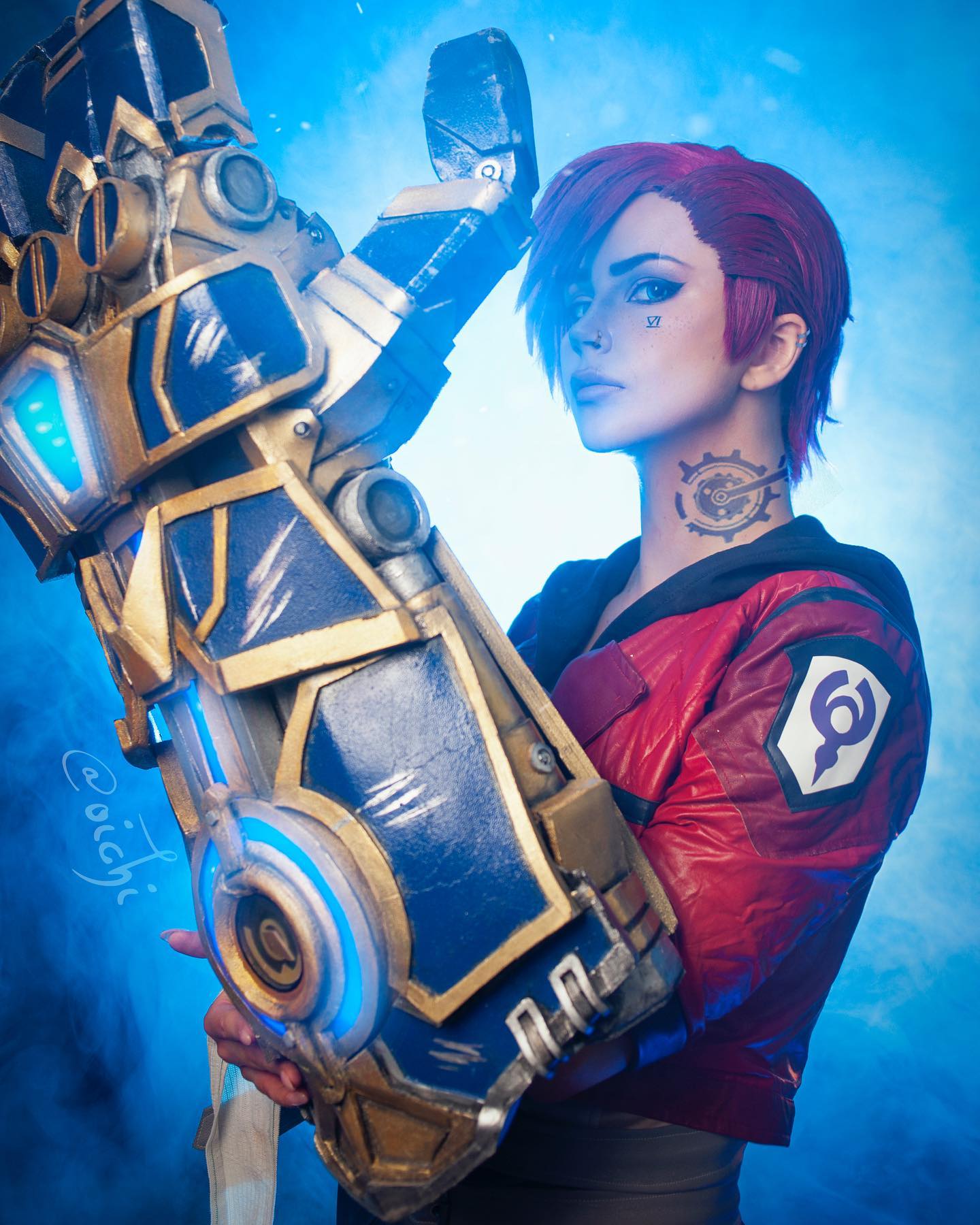 Косплей грозной Vi из League Of Legends и Arcane от Oichi 2