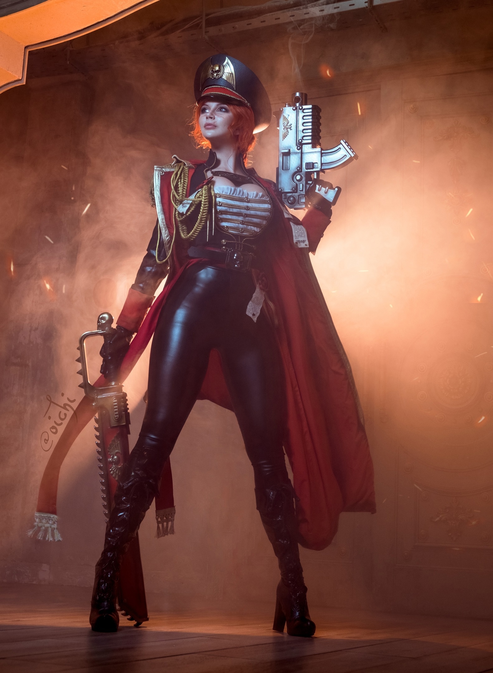 Косплей имперской комиссарки Severina Raine из вселенной Warhammer 40k от Oichi Chan 1