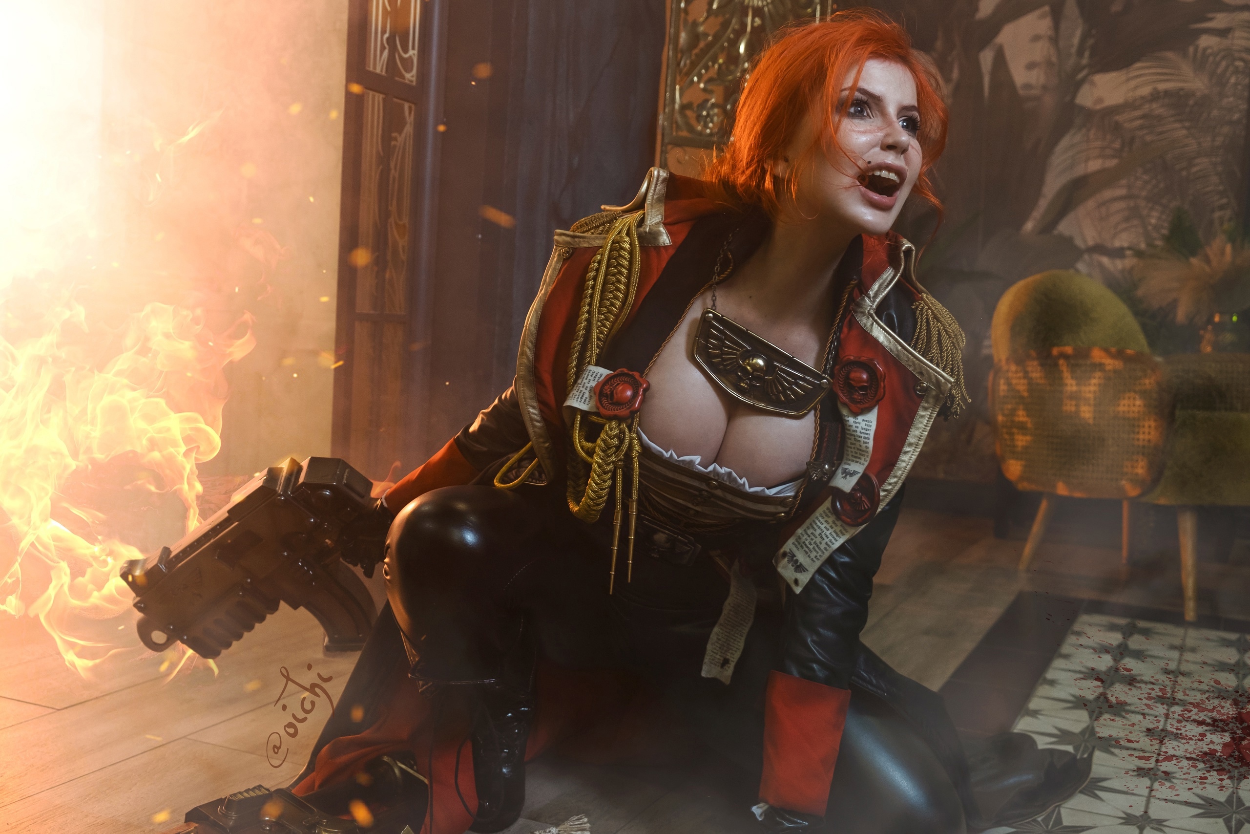 Косплей имперской комиссарки Severina Raine из вселенной Warhammer 40k от Oichi Chan 5